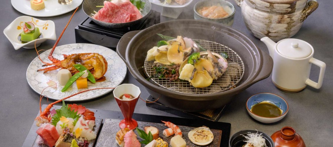 【リニューアル1周年：特選コース】答志　～三重の三大味覚「伊勢海老・鮑・松阪牛付」～